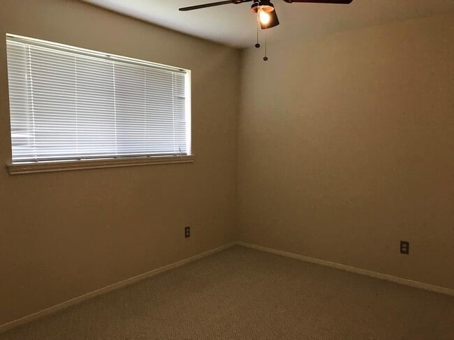 Building Photo - 1103 Ashdale Dr