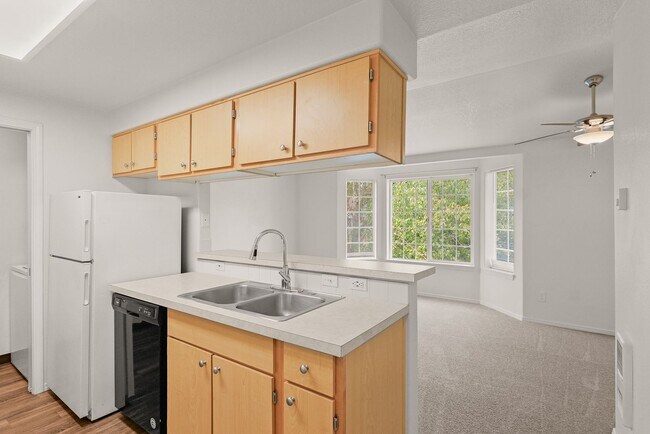 Building Photo - 4270 SW 159th Ave