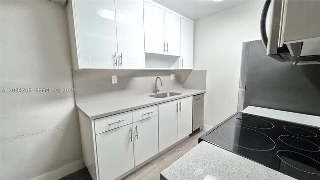 Building Photo - 7100 Fairway Dr