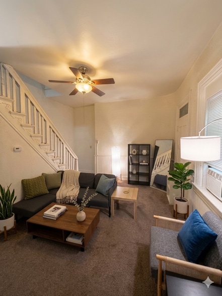 Building Photo - 2910 E Carson St