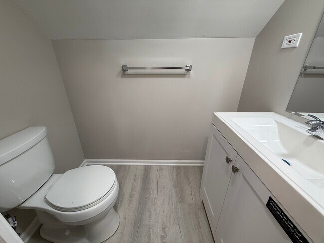 Building Photo - 337 Woodland Dr