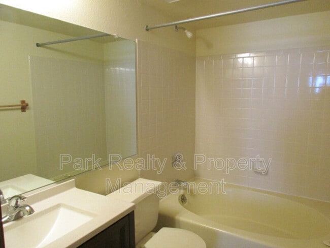 Building Photo - 921 S Zeno Way