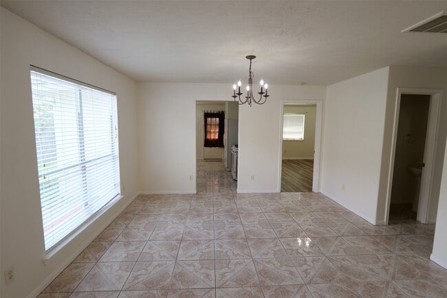 Building Photo - 5510 Bear Cave Ln