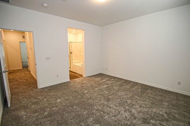 Building Photo - 20 Barbara Ln