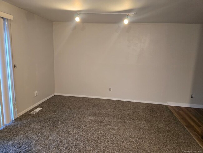 Building Photo - 30 Glenview Dr