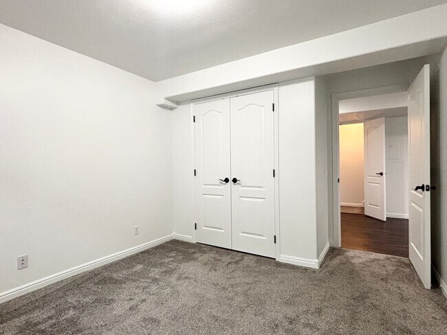 Building Photo - Beautiful Draper Townhome at Bella Monte!