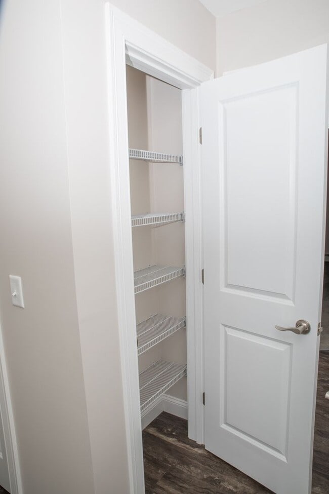 Building Photo - Fox Ridge Crossing 6