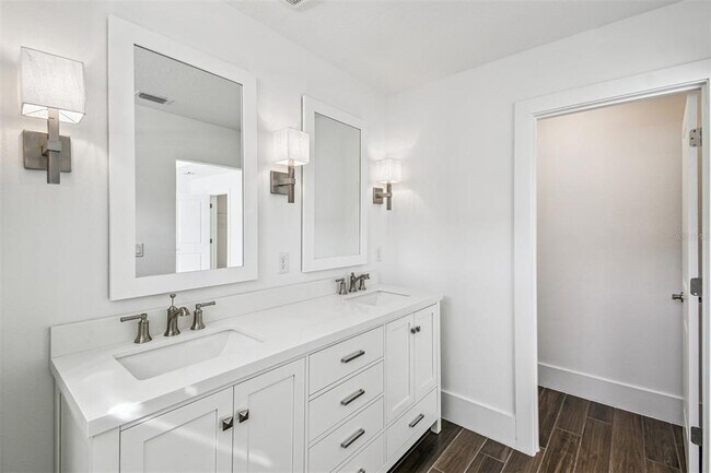 Building Photo - 1951 Risby Aly