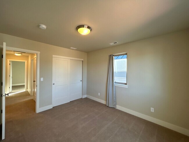 Building Photo - Beautiful 3 Bedroom Home in Tuscany Pines