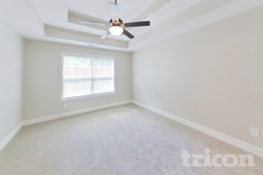 Building Photo - 492 Woodtrace Dr