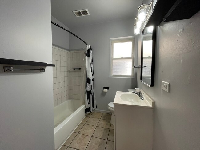 Building Photo - 1160 N Harding Ave