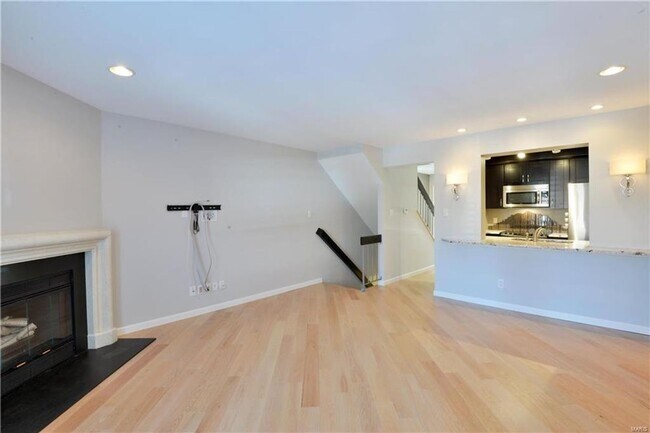 Building Photo - 869 Forest Trace Dr