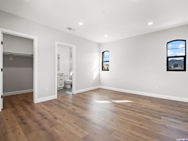 Building Photo - 214 N Orchard Dr