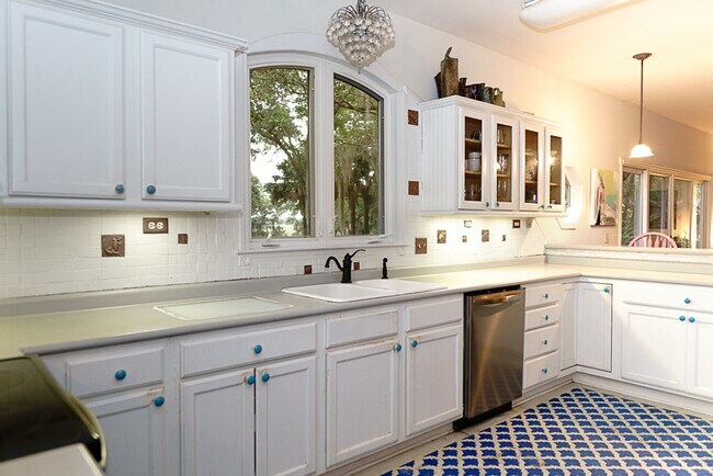 Building Photo - Amazing sunsets at this waterfront home