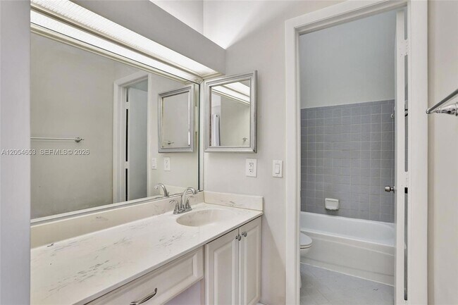 Building Photo - 4615 Carambola Cir S