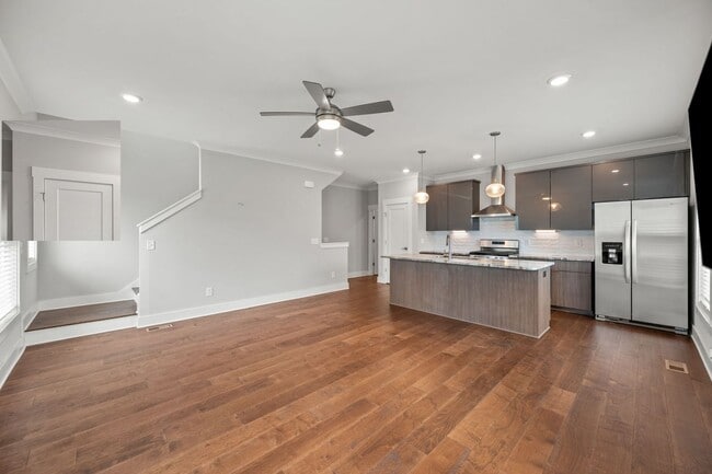 Building Photo - Charlotte Park Home