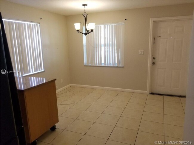 Building Photo - 5972