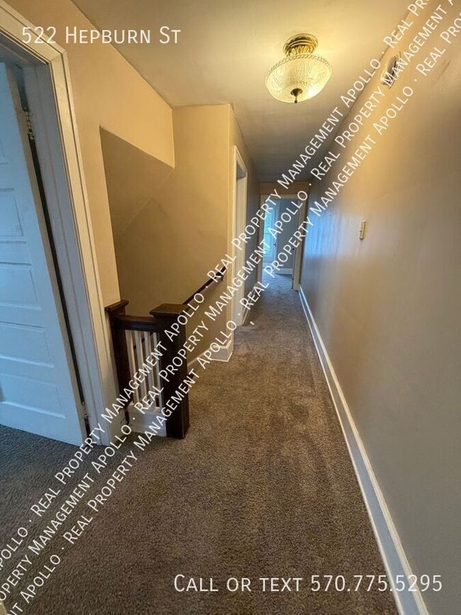 Building Photo - 522 Hepburn St