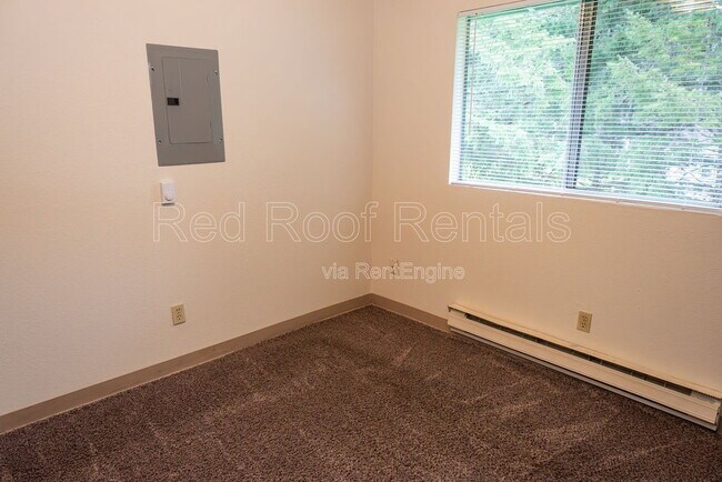 Building Photo - 302-163 163 St Ct E