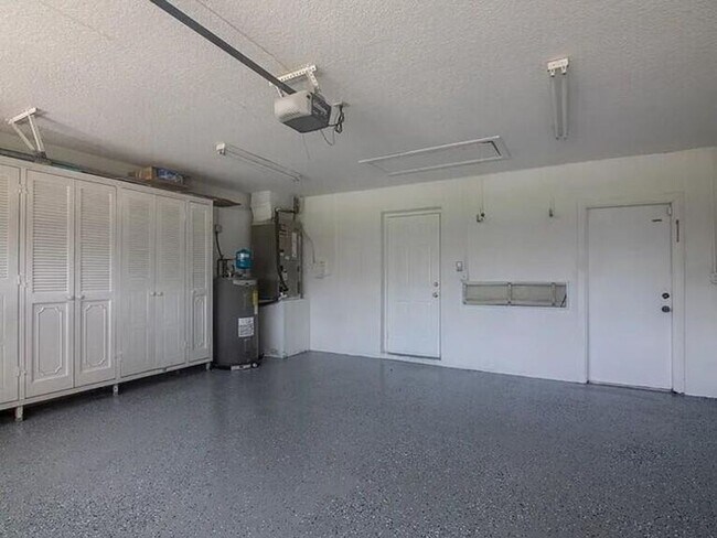 Building Photo - 14616 Autumn Ave