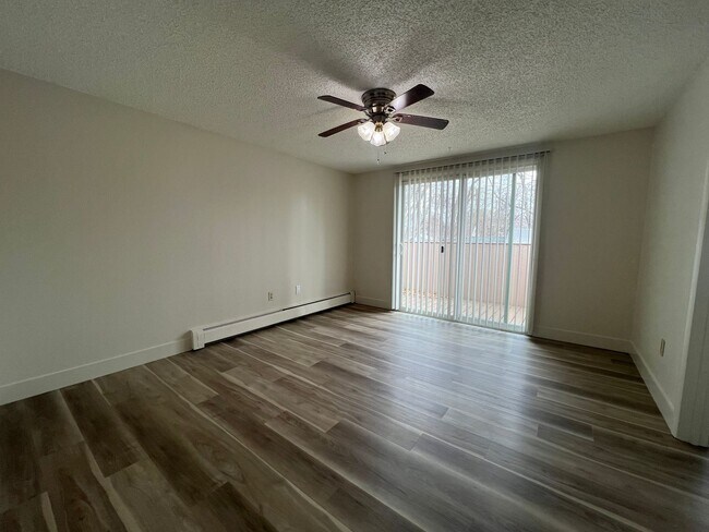 Building Photo - 10th Street Square Apartments