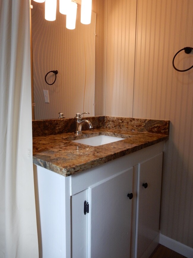 Building Photo - 1458 E Cleveland St