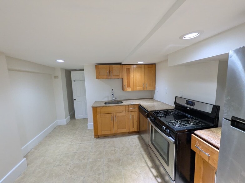 Building Photo - 42 Jewett Ave