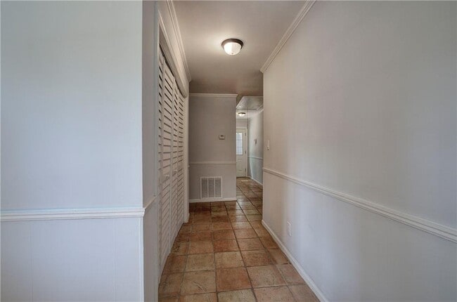 Building Photo - 447 Floyd St SE