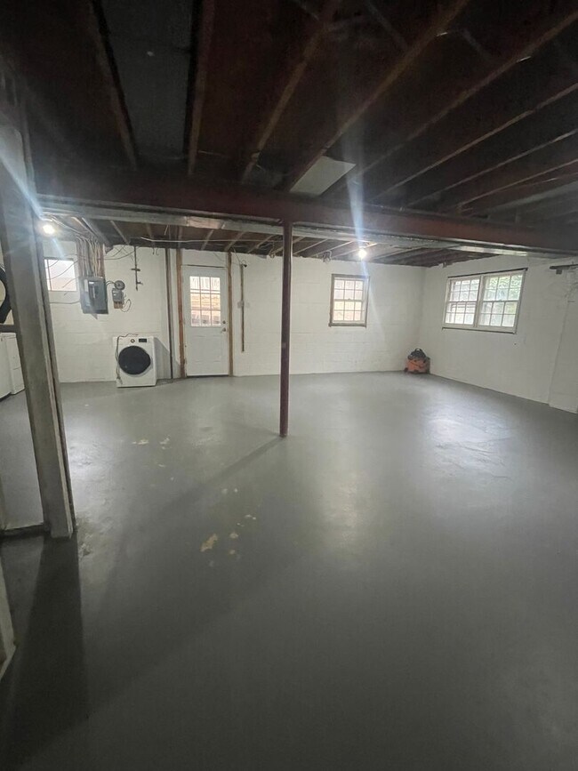 Building Photo - Single Family in Silver Spring