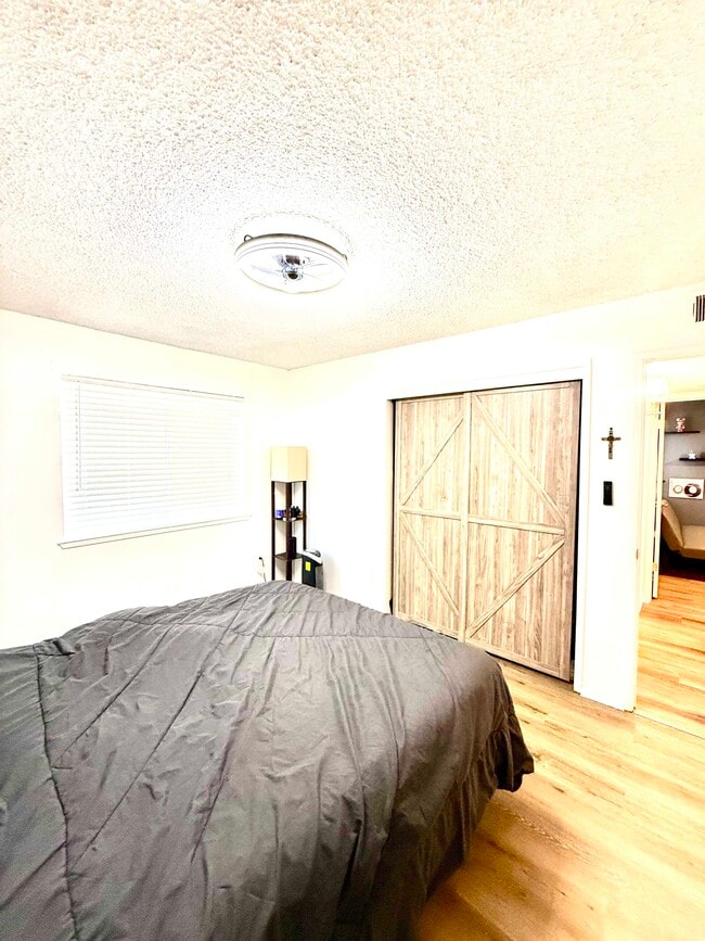Building Photo - 2713 Harvest Ln