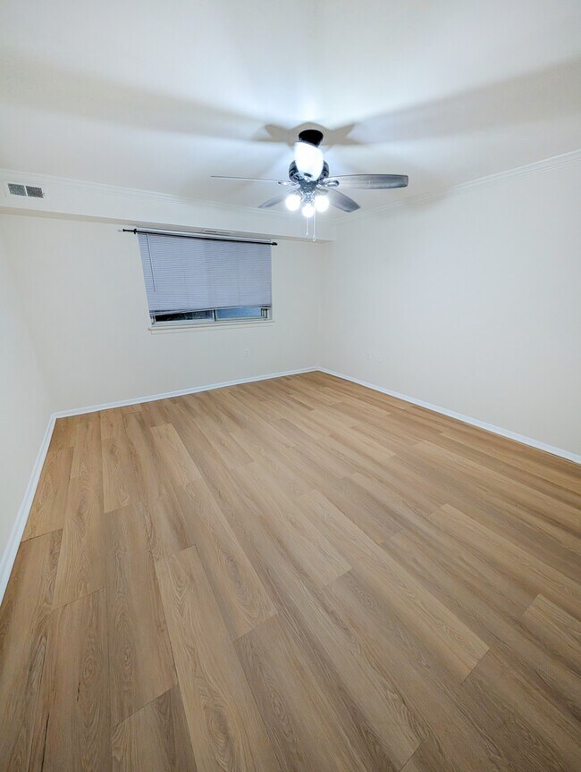 Building Photo - 11402 Cherry Hill Rd