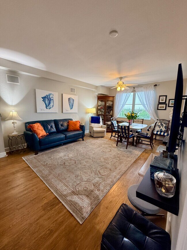 Building Photo - 1830 Radius Dr