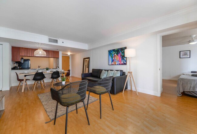 Building Photo - 1 SE 12th St