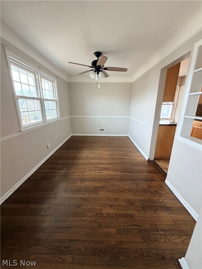 Building Photo - 3023 Torrington Ave