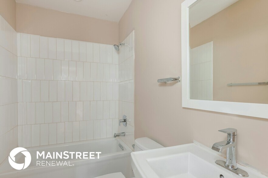 Building Photo - 129 McClean St