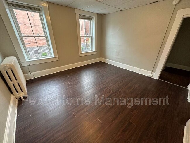 Building Photo - 633 Manor St