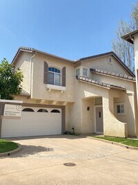 Building Photo - 3 bed, 2 1/2 bath home in desirable west Simi Valley gated community