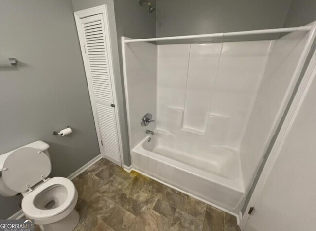 Building Photo - 19 Oak Hill Dr