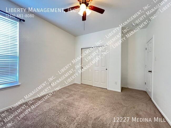 Building Photo - 3 Bed, 2 Bath Home in Alamo Ranch with an ...