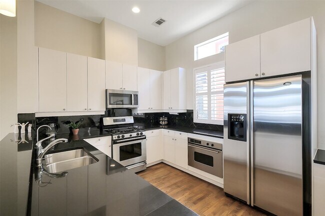 Building Photo - 2437 South Blvd