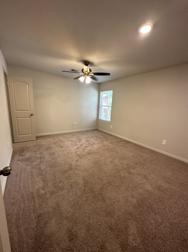 Bedroom #3 Large with walk-in closet - 406 Noel