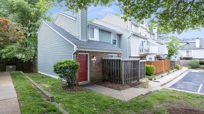 Building Photo - 4389 Pembrook Village Dr