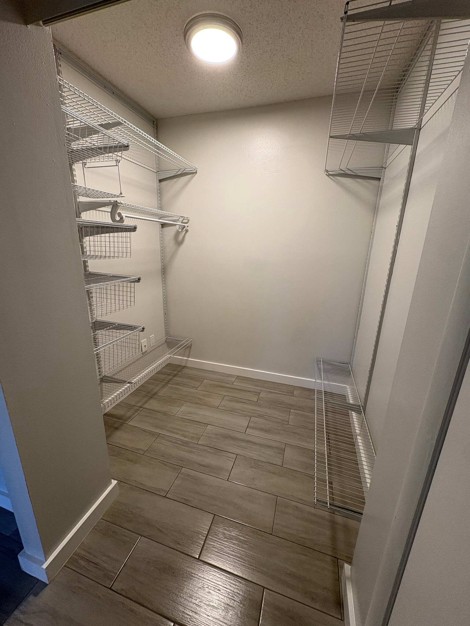 Building Photo - 51 Meadows Dr