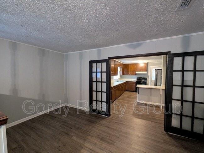 Building Photo - 6505 Blue Springs Rd