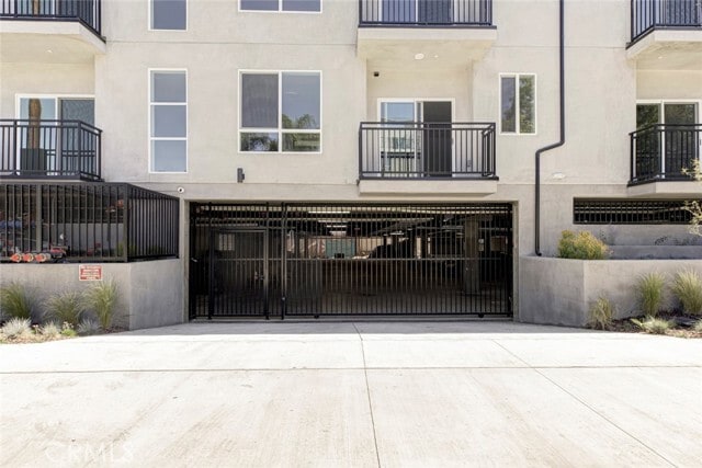 Building Photo - 14810 Delano St