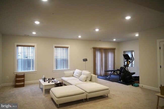 Building Photo - 730 Quarry Point Rd