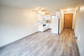 Building Photo - GET ONE MONTH FREE RENT: 1Bdr w/Large Closets + DW & Private Balcony!
