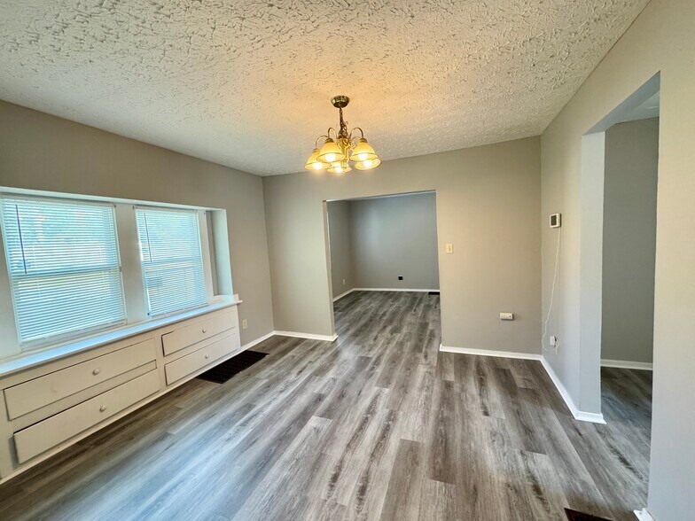 Building Photo - 1591 Bauer Blvd