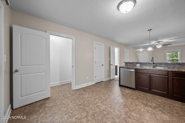 Building Photo - 235 E Murrow Ln