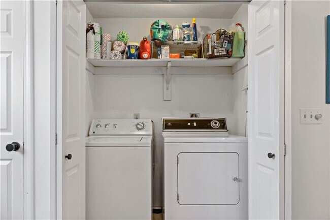 Building Photo - 26-30-30 W Narragansett Ave